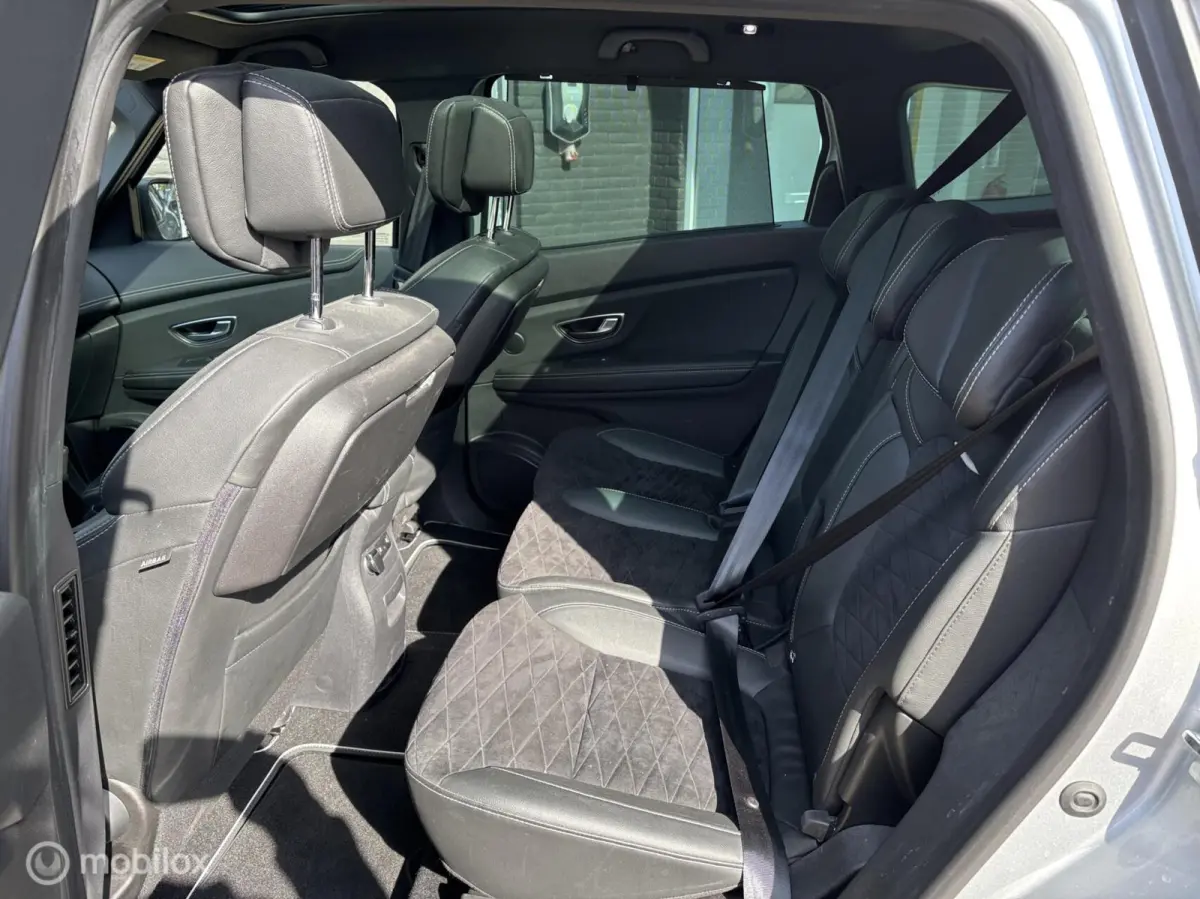 1.3 TCe 160pk Bose black edition navigatie head up panodak automaatLimited