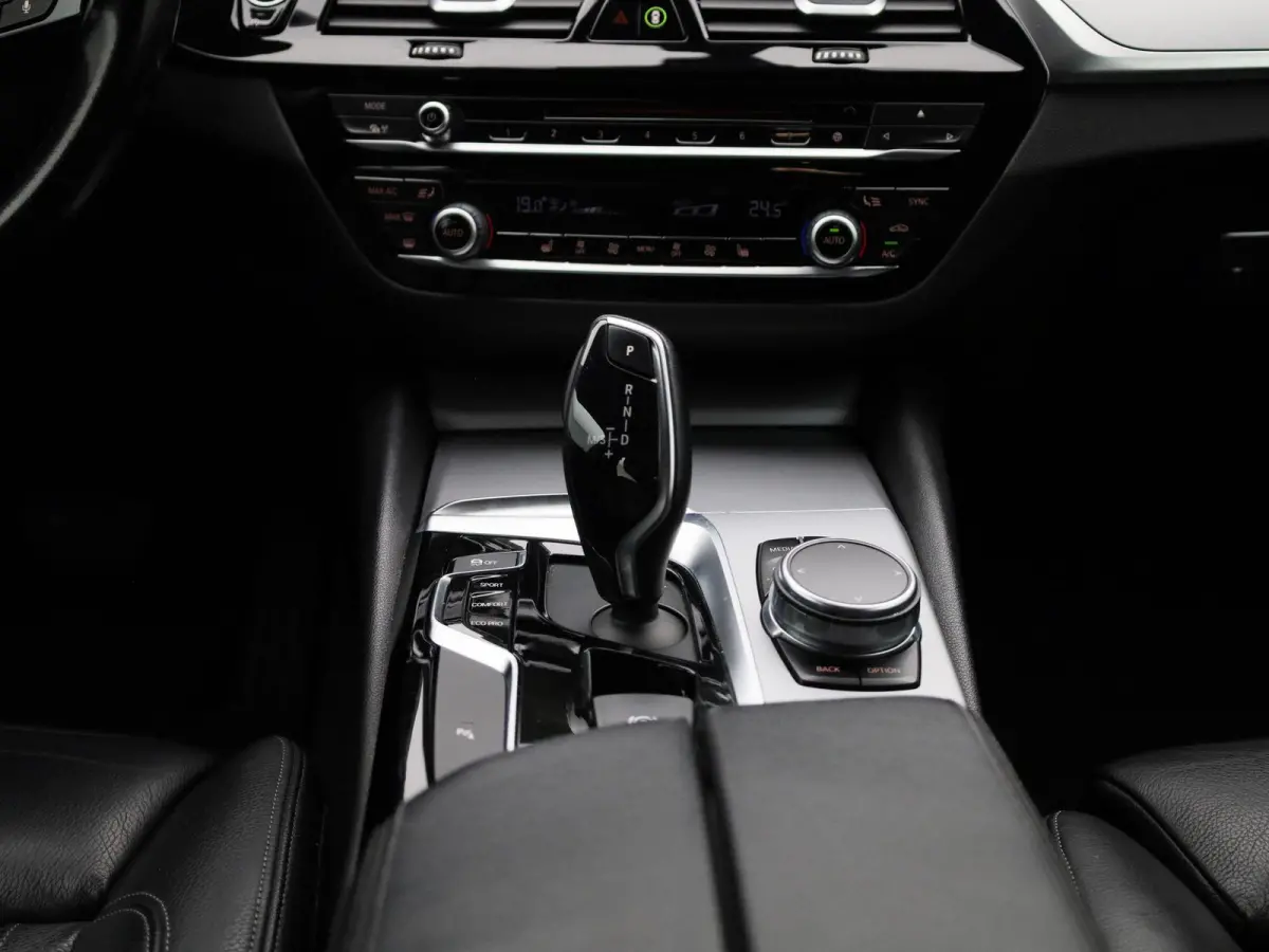 520i High Executive | LEDER | MEMORY STOEL | CAMERA | NAVIGATIE | STOELVERWARMING