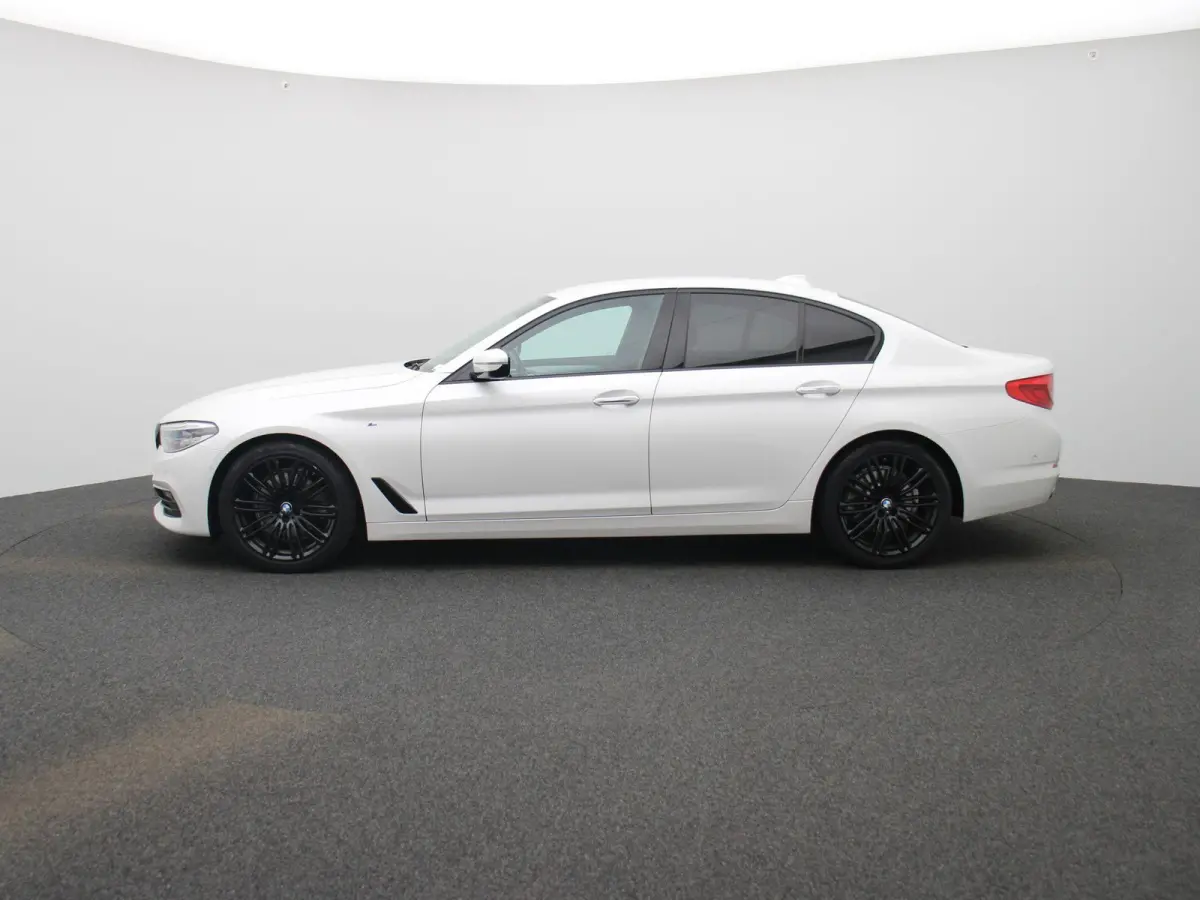 520i High Executive | LEDER | MEMORY STOEL | CAMERA | NAVIGATIE | STOELVERWARMING