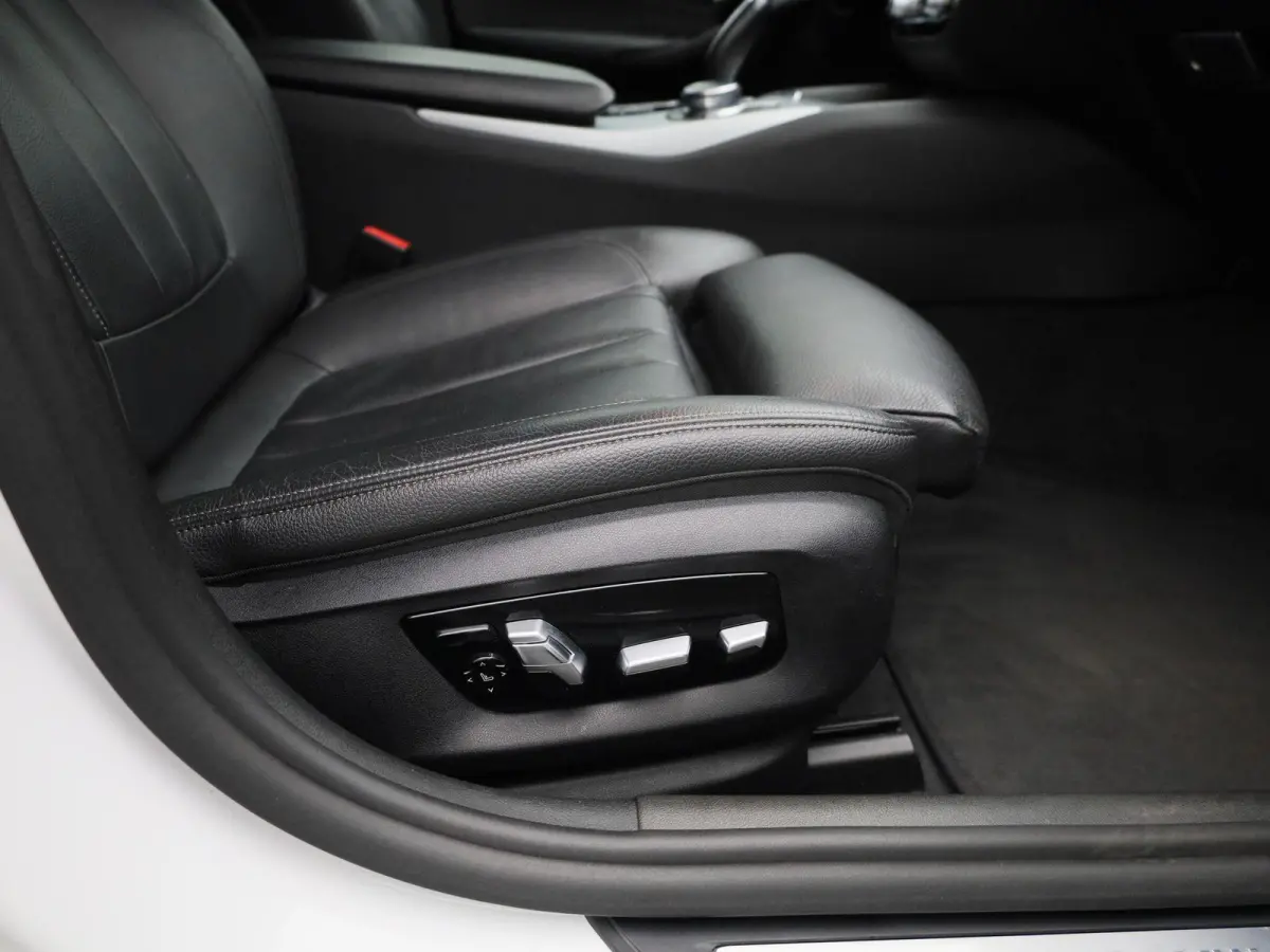 520i High Executive | LEDER | MEMORY STOEL | CAMERA | NAVIGATIE | STOELVERWARMING