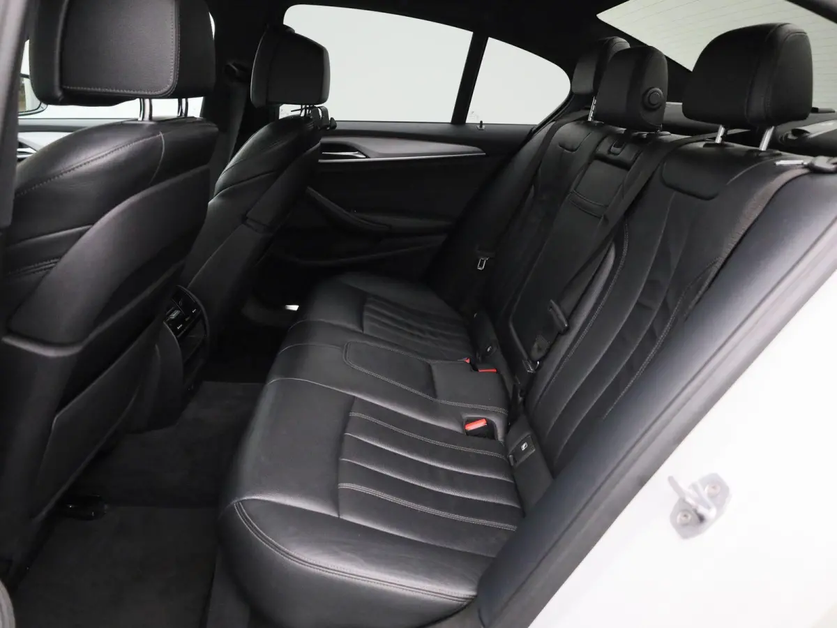 520i High Executive | LEDER | MEMORY STOEL | CAMERA | NAVIGATIE | STOELVERWARMING