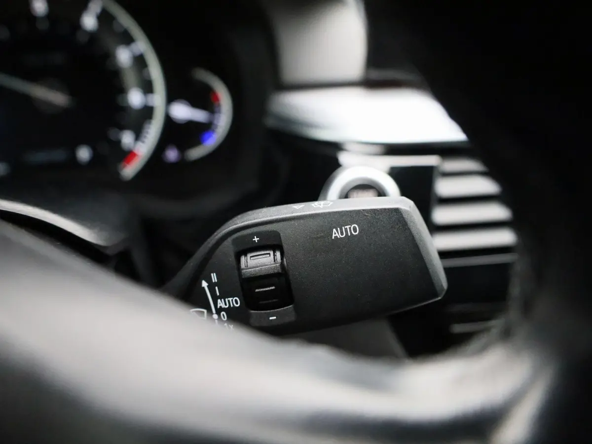 520i High Executive | LEDER | MEMORY STOEL | CAMERA | NAVIGATIE | STOELVERWARMING