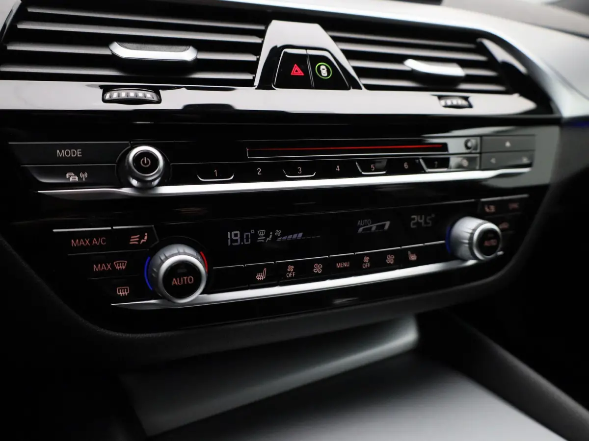 520i High Executive | LEDER | MEMORY STOEL | CAMERA | NAVIGATIE | STOELVERWARMING
