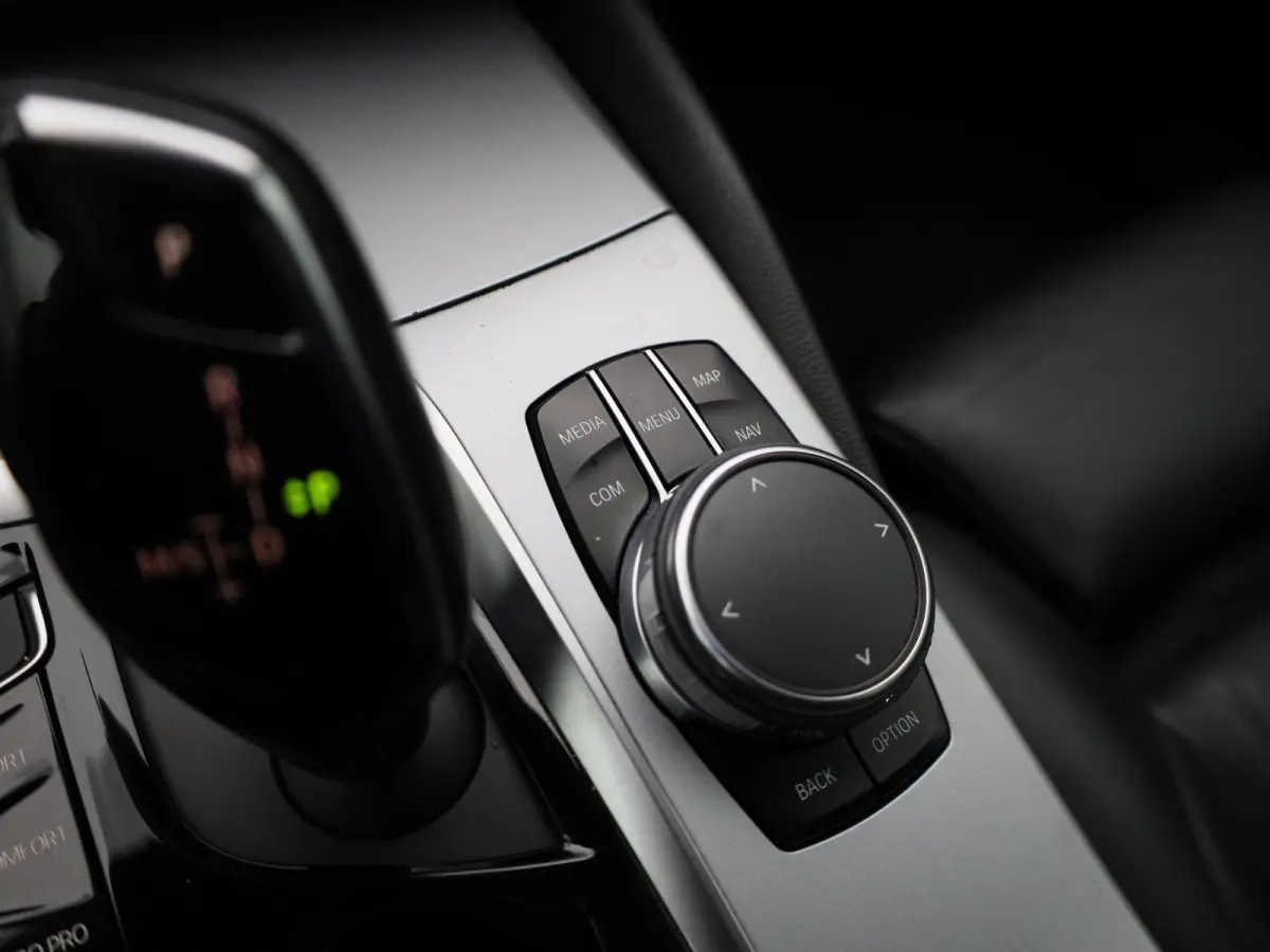 520i High Executive | LEDER | MEMORY STOEL | CAMERA | NAVIGATIE | STOELVERWARMING