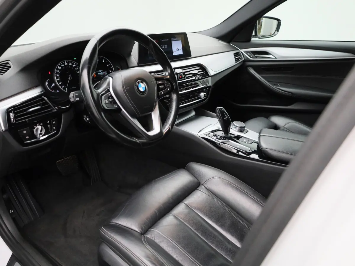 520i High Executive | LEDER | MEMORY STOEL | CAMERA | NAVIGATIE | STOELVERWARMING