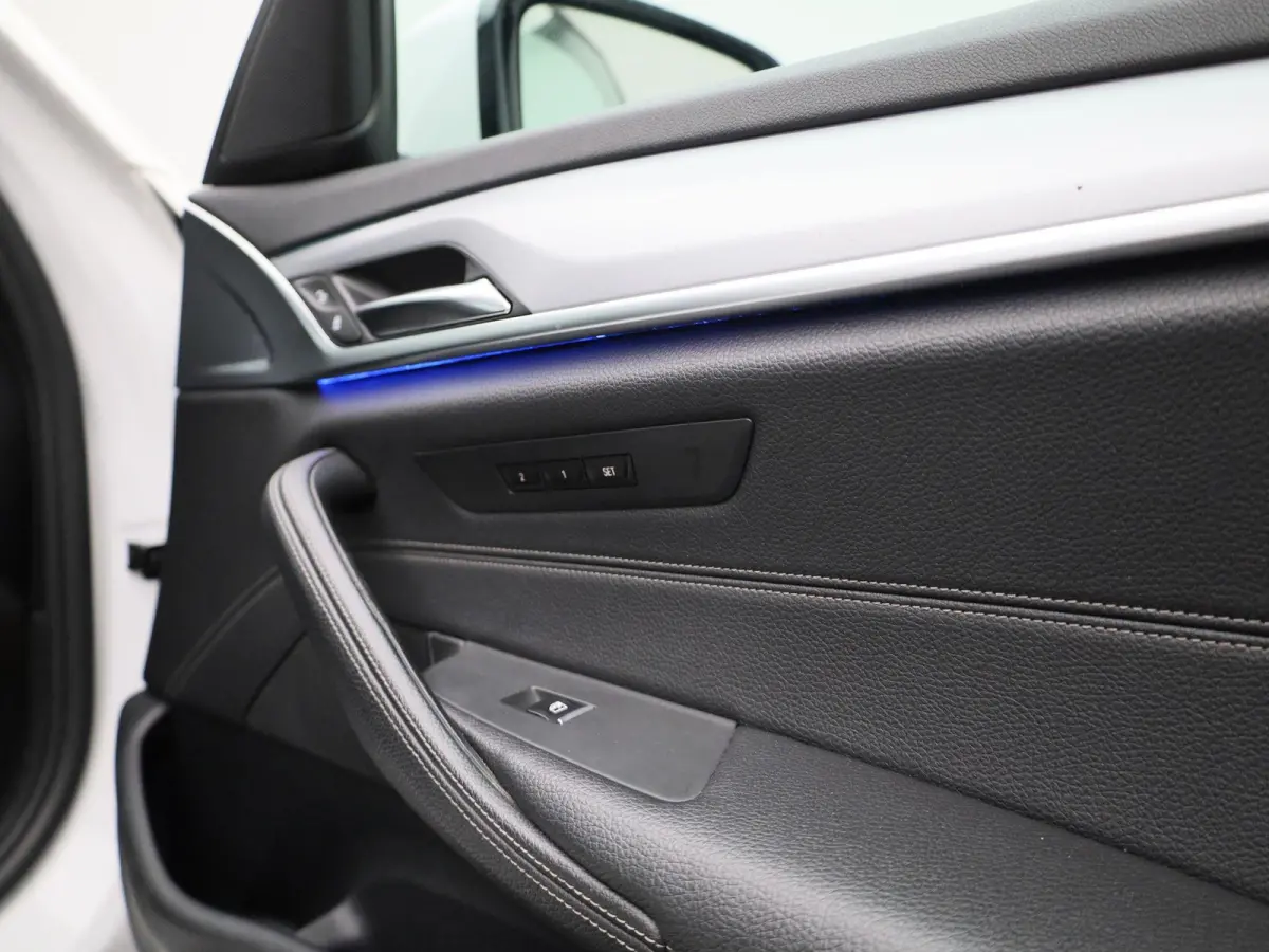 520i High Executive | LEDER | MEMORY STOEL | CAMERA | NAVIGATIE | STOELVERWARMING