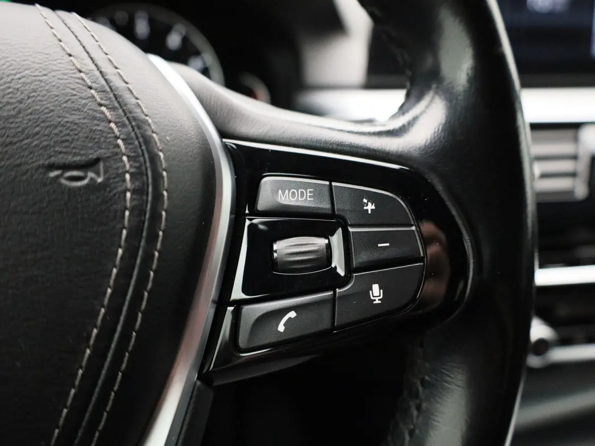 520i High Executive | LEDER | MEMORY STOEL | CAMERA | NAVIGATIE | STOELVERWARMING