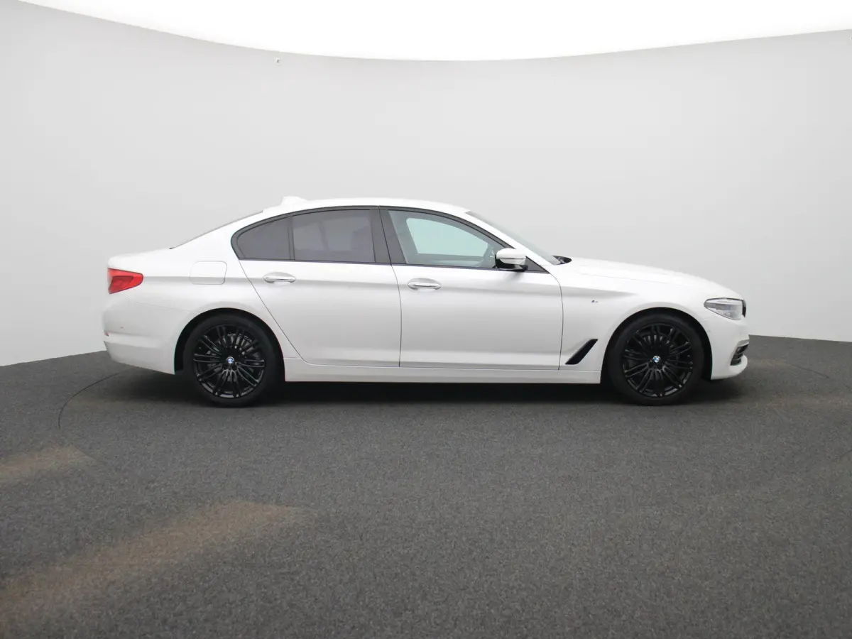 520i High Executive | LEDER | MEMORY STOEL | CAMERA | NAVIGATIE | STOELVERWARMING