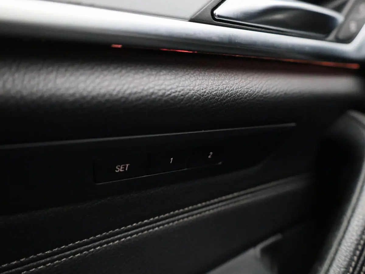 520i High Executive | LEDER | MEMORY STOEL | CAMERA | NAVIGATIE | STOELVERWARMING