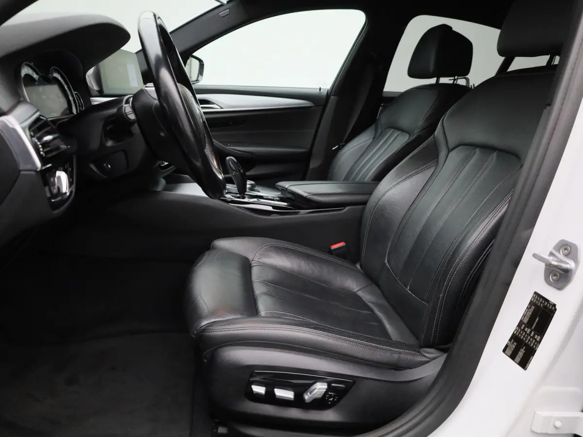 520i High Executive | LEDER | MEMORY STOEL | CAMERA | NAVIGATIE | STOELVERWARMING