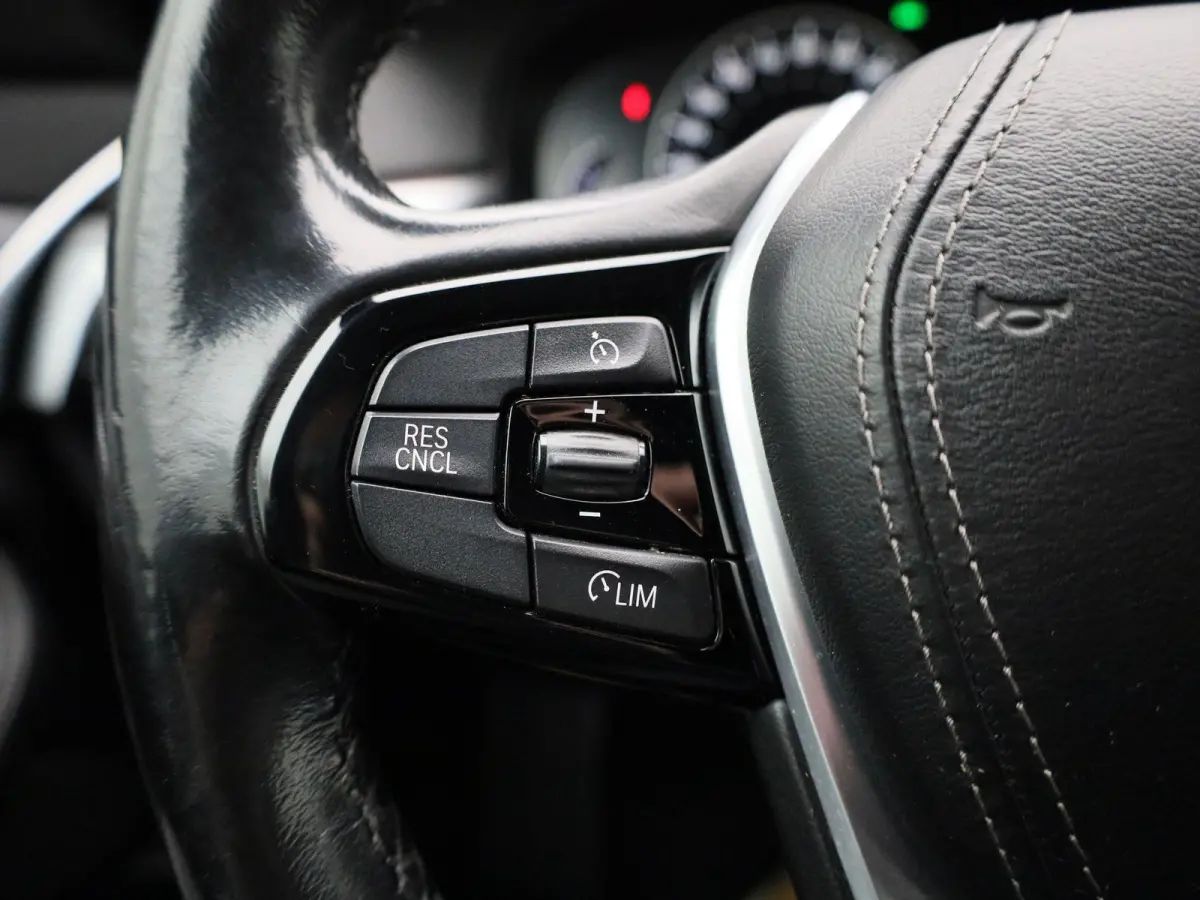 520i High Executive | LEDER | MEMORY STOEL | CAMERA | NAVIGATIE | STOELVERWARMING