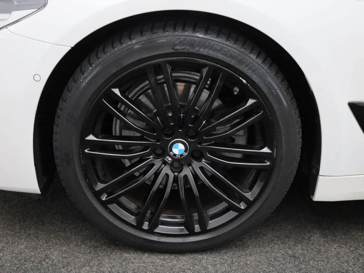 520i High Executive | LEDER | MEMORY STOEL | CAMERA | NAVIGATIE | STOELVERWARMING