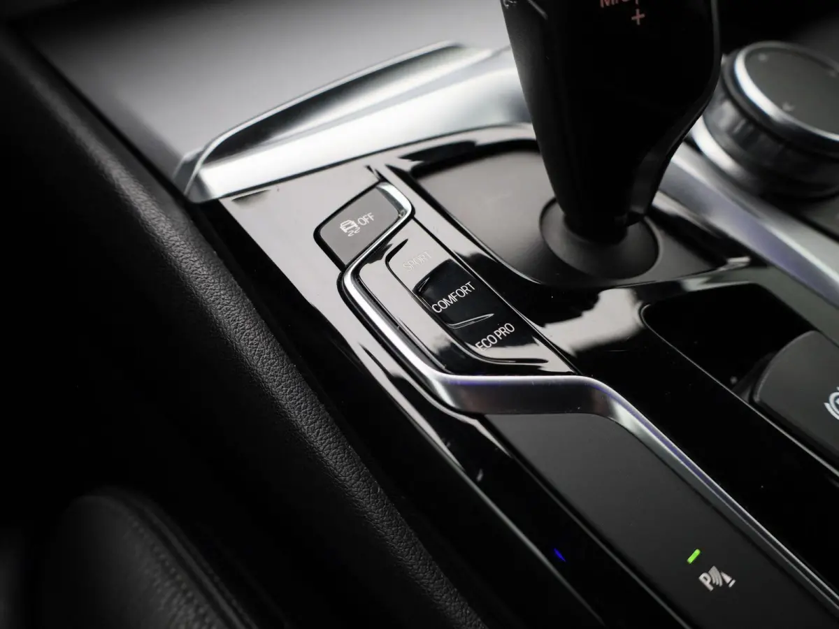 520i High Executive | LEDER | MEMORY STOEL | CAMERA | NAVIGATIE | STOELVERWARMING