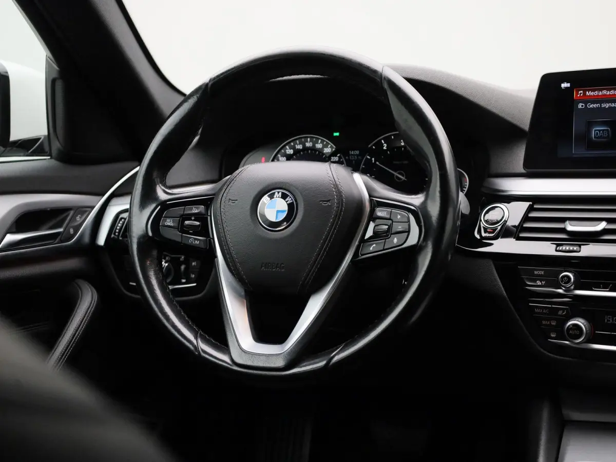 520i High Executive | LEDER | MEMORY STOEL | CAMERA | NAVIGATIE | STOELVERWARMING