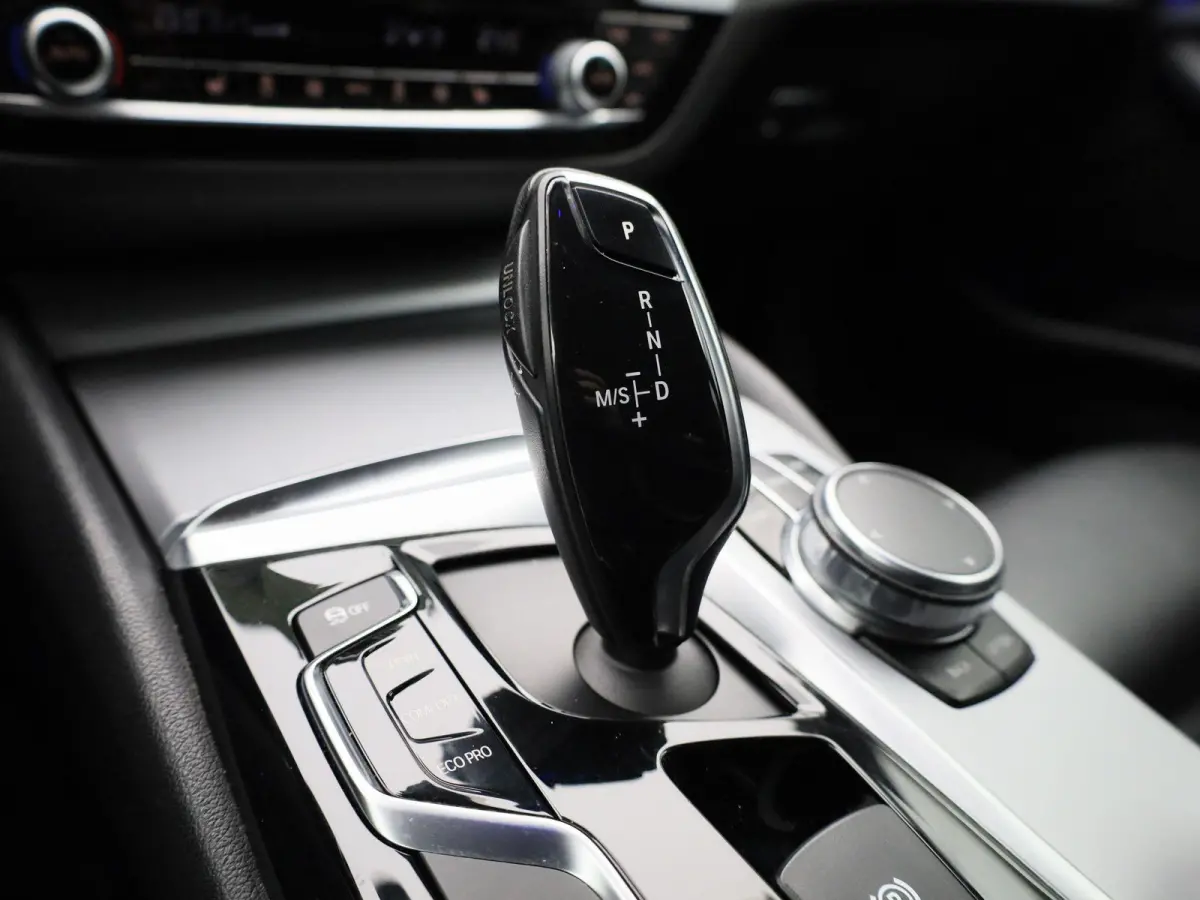 520i High Executive | LEDER | MEMORY STOEL | CAMERA | NAVIGATIE | STOELVERWARMING
