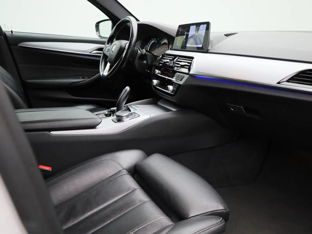 520i High Executive | LEDER | MEMORY STOEL | CAMERA | NAVIGATIE | STOELVERWARMING