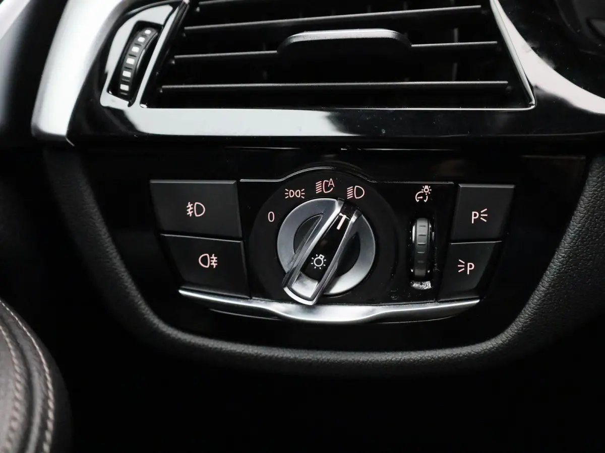 520i High Executive | LEDER | MEMORY STOEL | CAMERA | NAVIGATIE | STOELVERWARMING