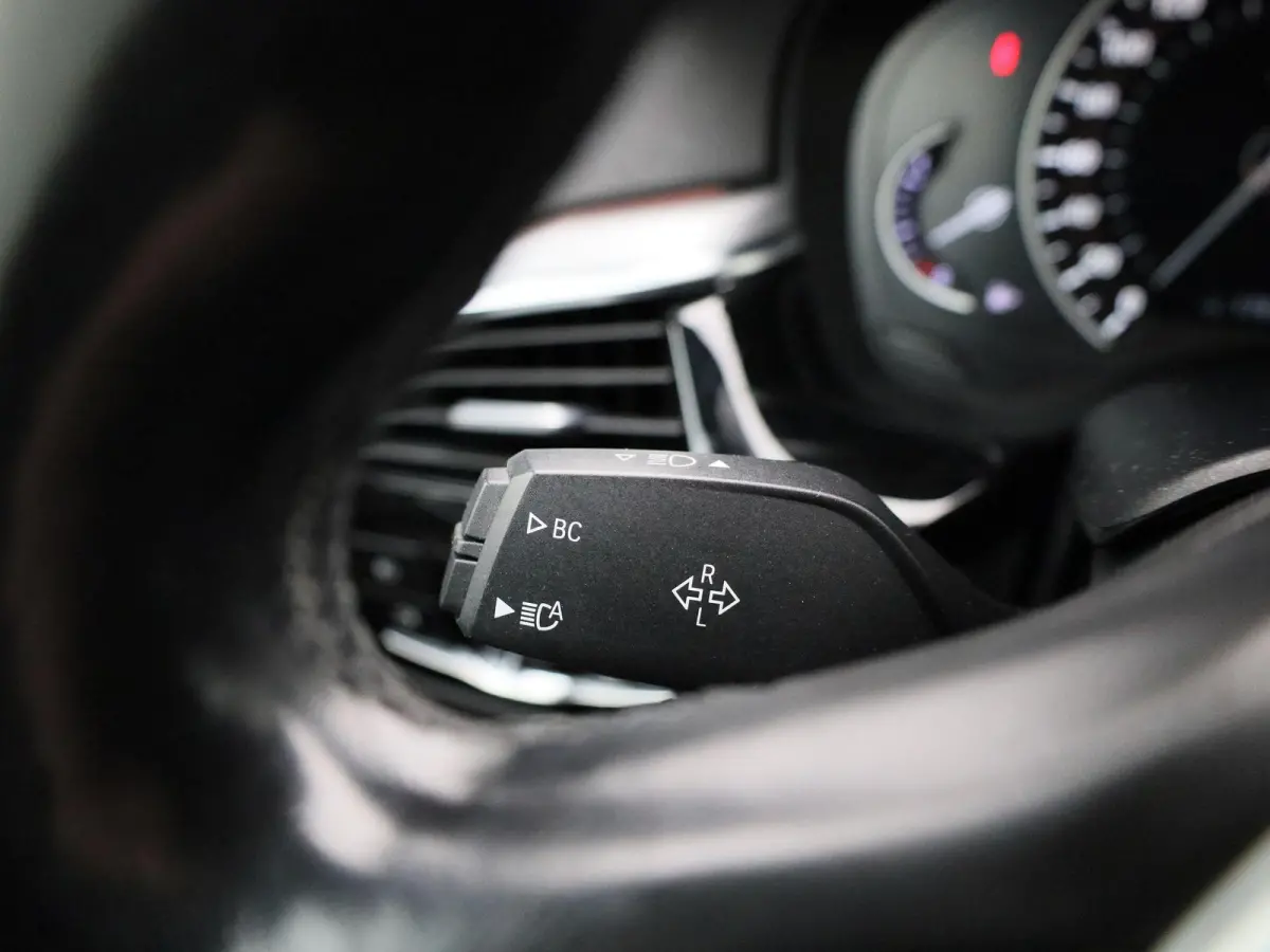 520i High Executive | LEDER | MEMORY STOEL | CAMERA | NAVIGATIE | STOELVERWARMING