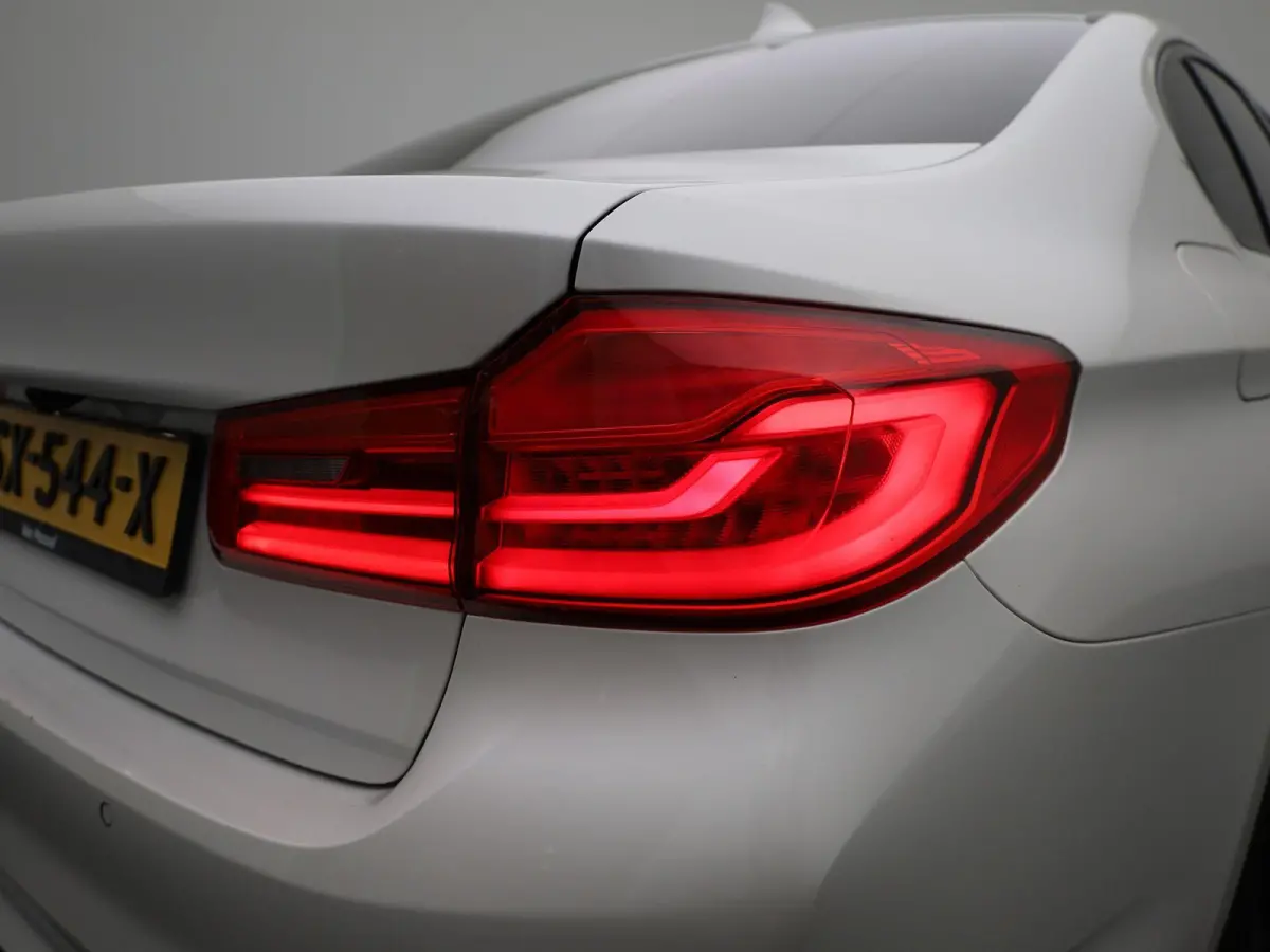 520i High Executive | LEDER | MEMORY STOEL | CAMERA | NAVIGATIE | STOELVERWARMING