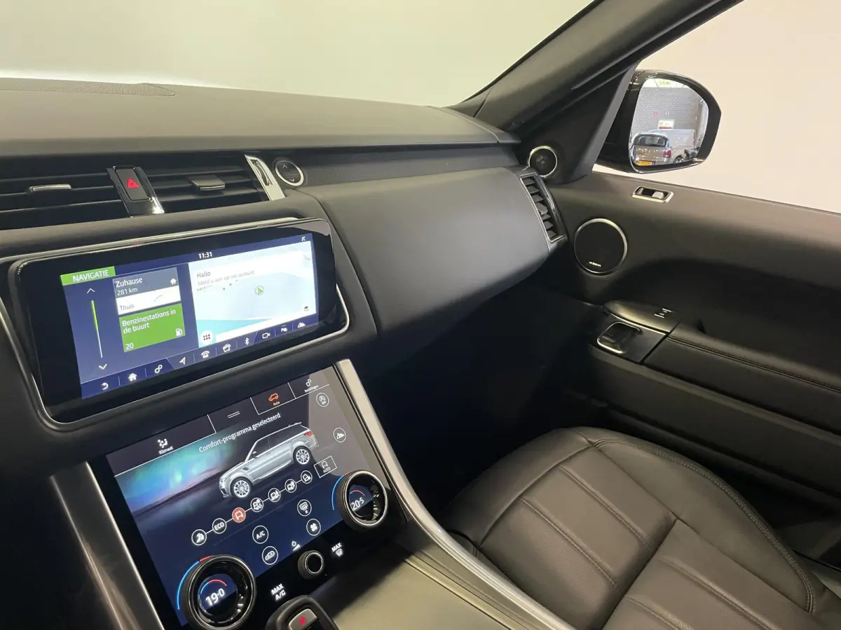 P400e SE Black Pack Navigatie Apple Carplay/Android Auto Camera Parkeersensoren Meridian Sound System LED koplampen Cruise Control 21"lichtmetalen velgen Climate Control  Getinte ramen
