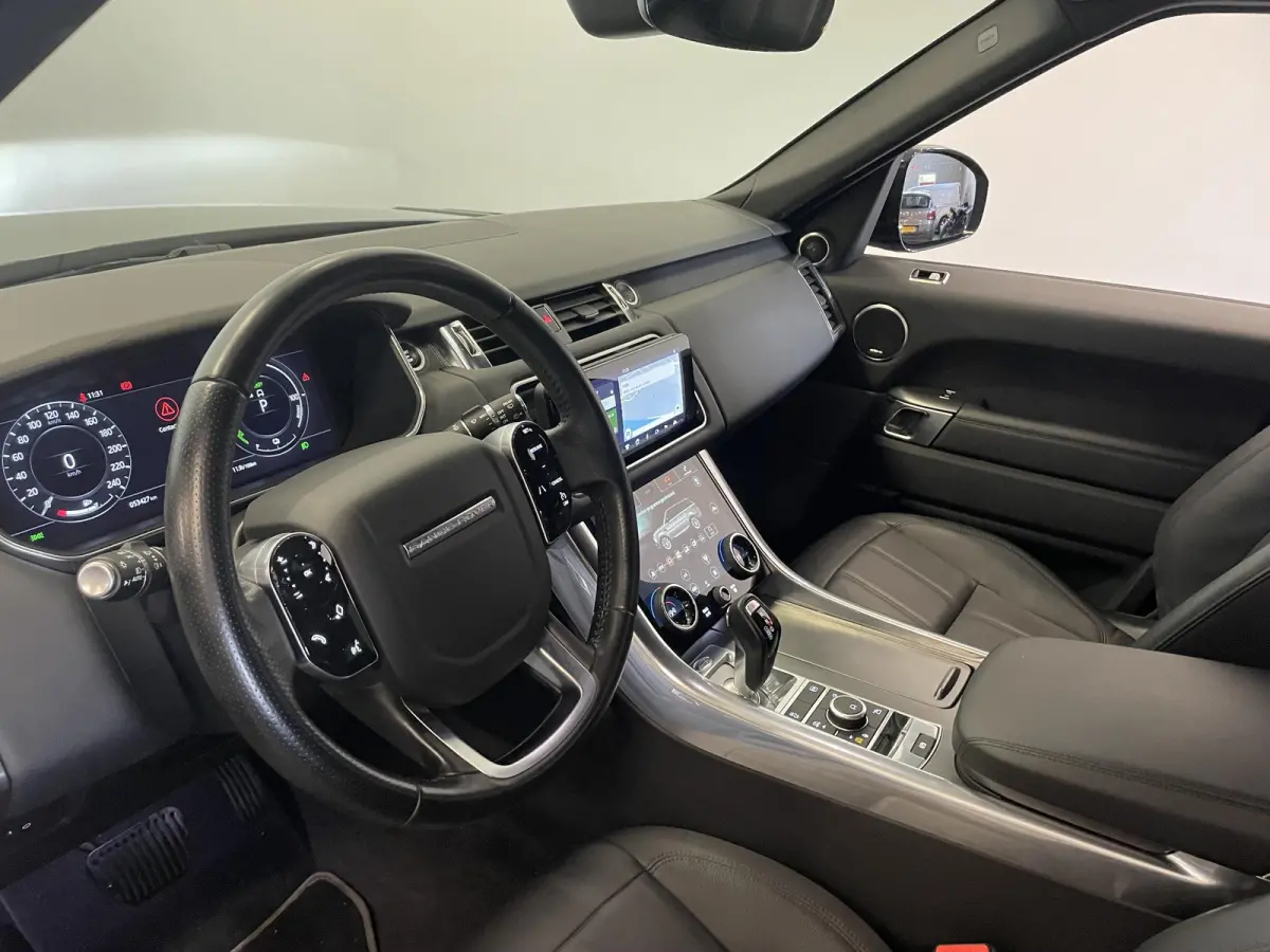 P400e SE Black Pack Navigatie Apple Carplay/Android Auto Camera Parkeersensoren Meridian Sound System LED koplampen Cruise Control 21"lichtmetalen velgen Climate Control  Getinte ramen