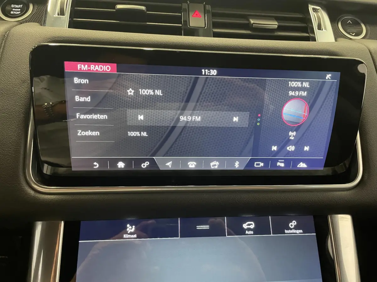 P400e SE Black Pack Navigatie Apple Carplay/Android Auto Camera Parkeersensoren Meridian Sound System LED koplampen Cruise Control 21"lichtmetalen velgen Climate Control  Getinte ramen