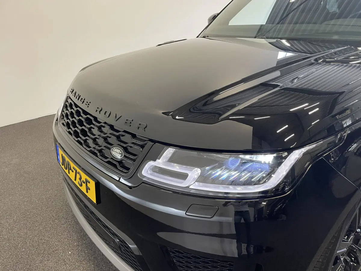 P400e SE Black Pack Navigatie Apple Carplay/Android Auto Camera Parkeersensoren Meridian Sound System LED koplampen Cruise Control 21"lichtmetalen velgen Climate Control  Getinte ramen
