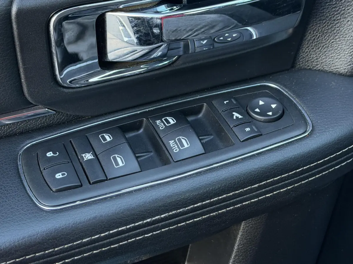 1500 5.7 V8 Hemi Laramie| Vol opties| LPG/G3|