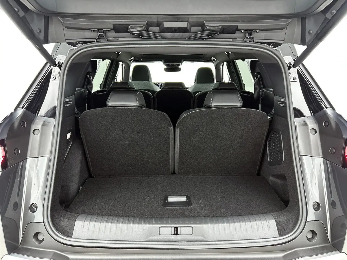 GT Plug-in Hybrid 195 e-DCS7 | Voorraad Model | Navigatie | Panoramisch Schuifdak | Elektrisch Verstelbare Voorstoelen | 360 °C Camera | Handsfree Kofferbak |