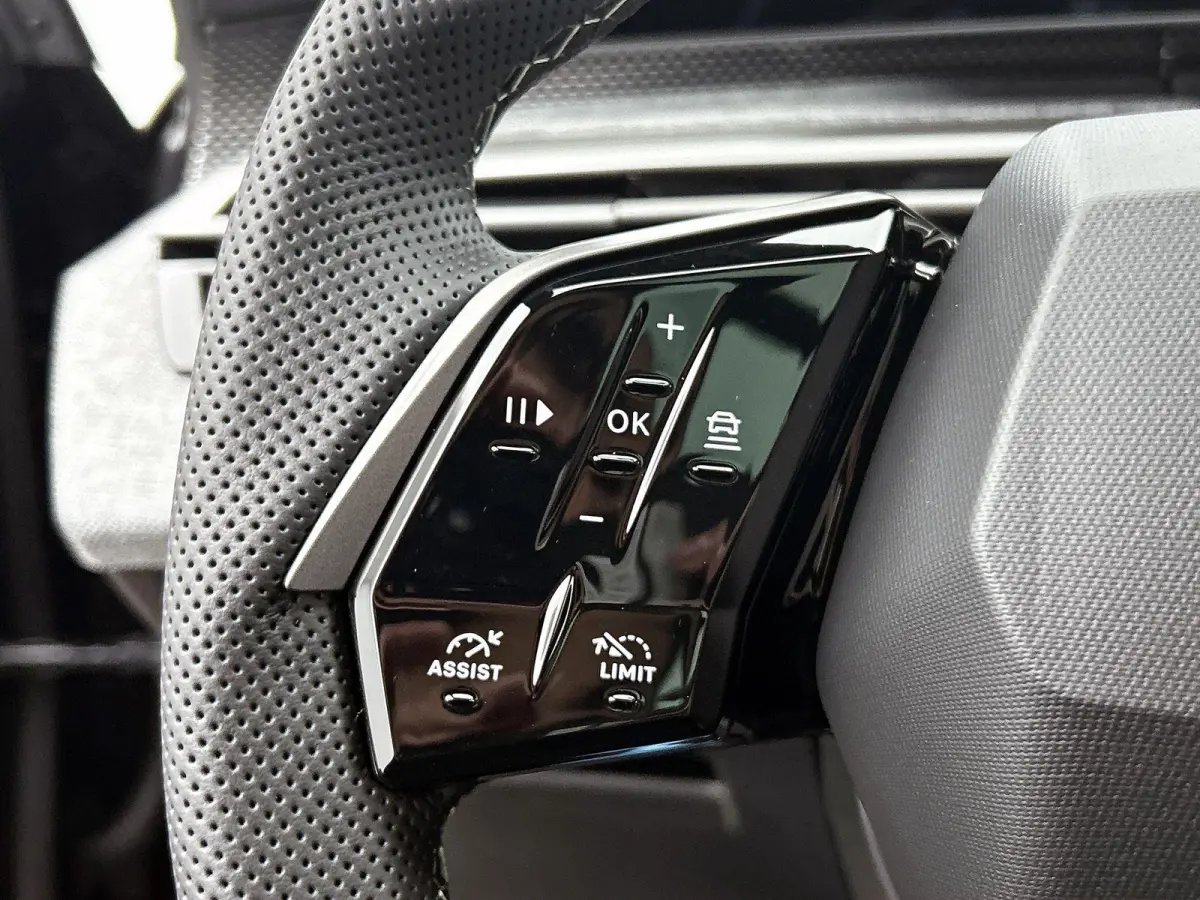 GT Plug-in Hybrid 195 e-DCS7 | Voorraad Model | Navigatie | Panoramisch Schuifdak | Elektrisch Verstelbare Voorstoelen | 360 °C Camera | Handsfree Kofferbak |
