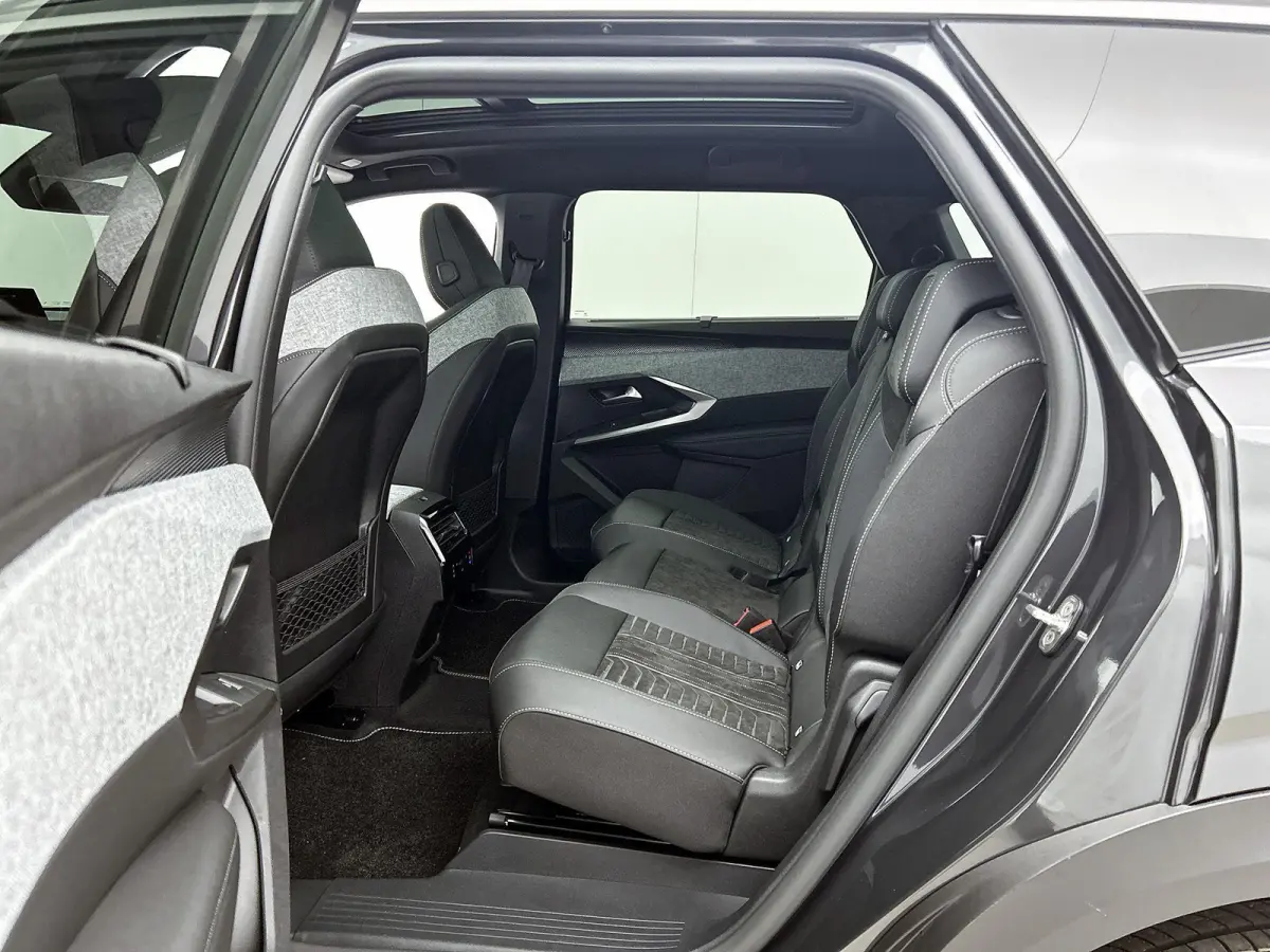 GT Plug-in Hybrid 195 e-DCS7 | Voorraad Model | Navigatie | Panoramisch Schuifdak | Elektrisch Verstelbare Voorstoelen | 360 °C Camera | Handsfree Kofferbak |