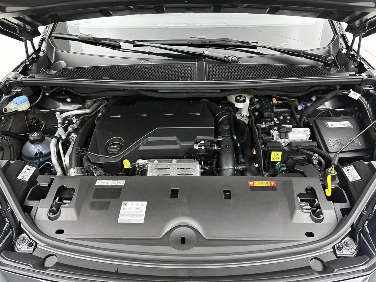 GT Plug-in Hybrid 195 e-DCS7 | Voorraad Model | Navigatie | Panoramisch Schuifdak | Elektrisch Verstelbare Voorstoelen | 360 °C Camera | Handsfree Kofferbak |