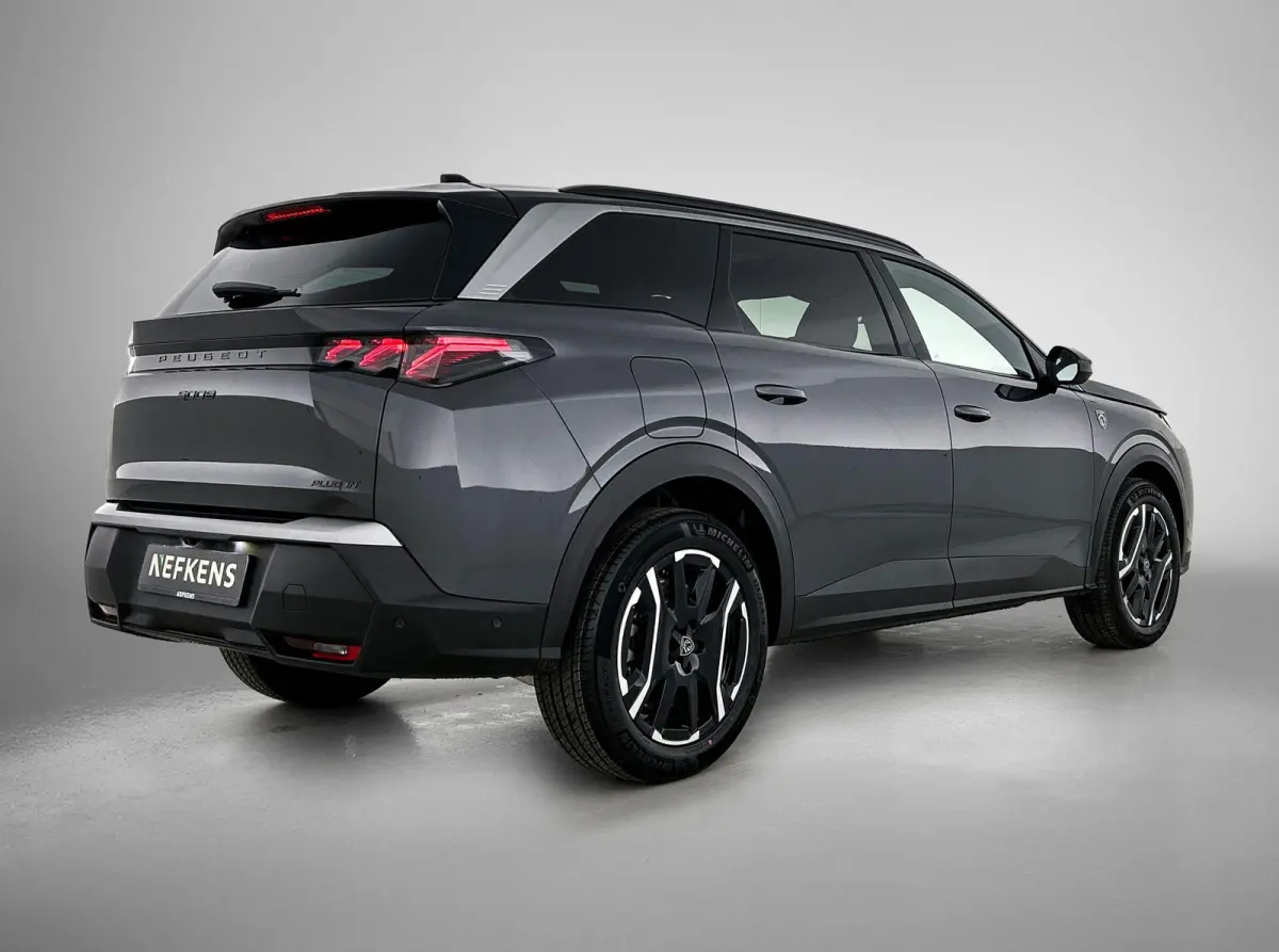 GT Plug-in Hybrid 195 e-DCS7 | Voorraad Model | Navigatie | Panoramisch Schuifdak | Elektrisch Verstelbare Voorstoelen | 360 °C Camera | Handsfree Kofferbak |