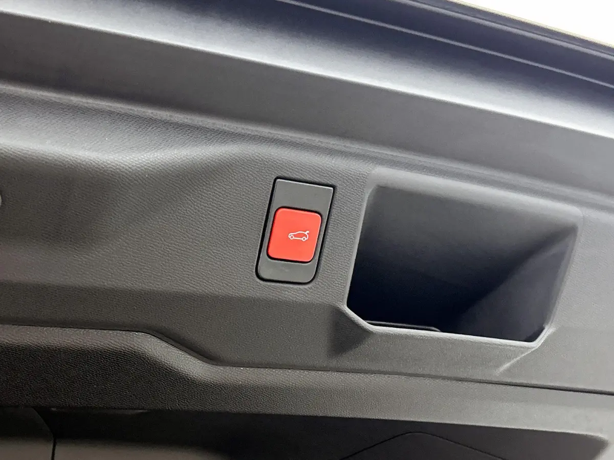 GT Plug-in Hybrid 195 e-DCS7 | Voorraad Model | Navigatie | Panoramisch Schuifdak | Elektrisch Verstelbare Voorstoelen | 360 °C Camera | Handsfree Kofferbak |