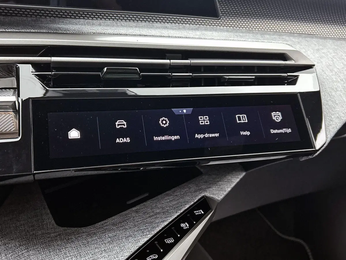 GT Plug-in Hybrid 195 e-DCS7 | Voorraad Model | Navigatie | Panoramisch Schuifdak | Elektrisch Verstelbare Voorstoelen | 360 °C Camera | Handsfree Kofferbak |