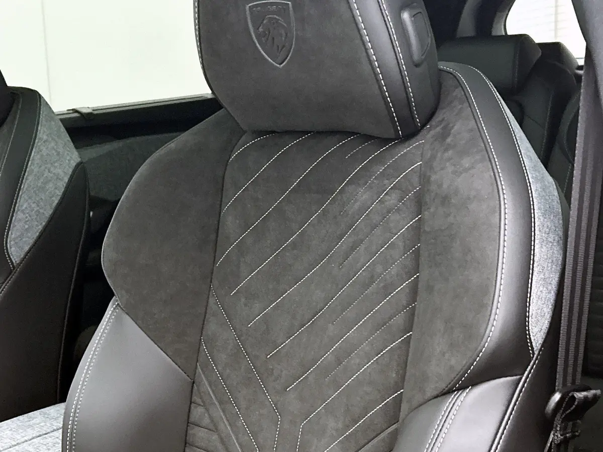 GT Plug-in Hybrid 195 e-DCS7 | Voorraad Model | Navigatie | Panoramisch Schuifdak | Elektrisch Verstelbare Voorstoelen | 360 °C Camera | Handsfree Kofferbak |