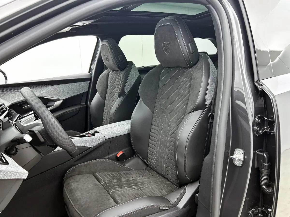 GT Plug-in Hybrid 195 e-DCS7 | Voorraad Model | Navigatie | Panoramisch Schuifdak | Elektrisch Verstelbare Voorstoelen | 360 °C Camera | Handsfree Kofferbak |
