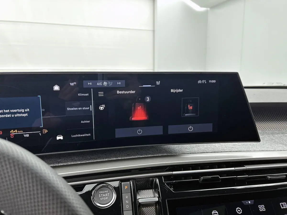GT Plug-in Hybrid 195 e-DCS7 | Voorraad Model | Navigatie | Panoramisch Schuifdak | Elektrisch Verstelbare Voorstoelen | 360 °C Camera | Handsfree Kofferbak |