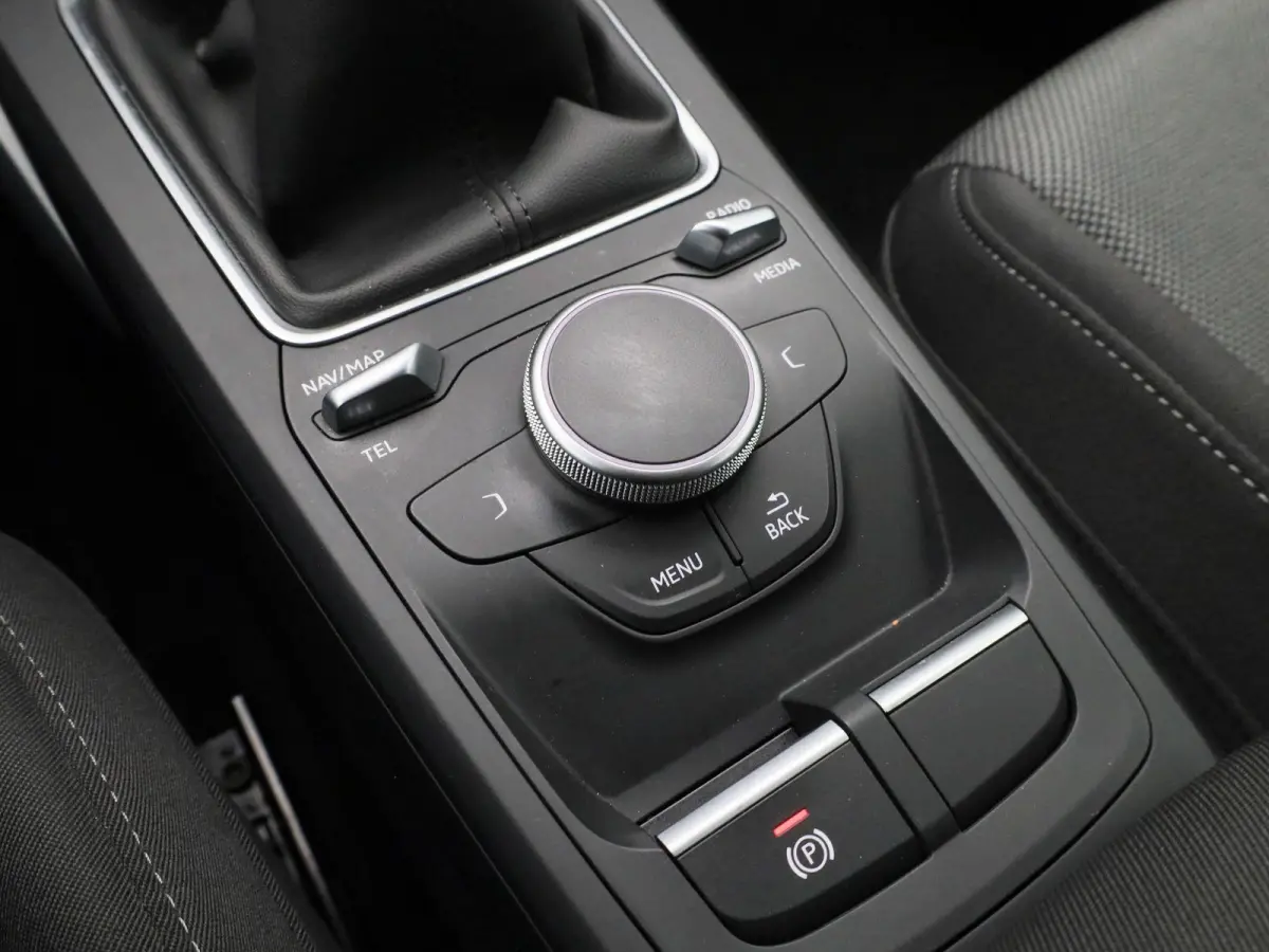 30 TFSI epic 116 PK | S-line | Navigatie | Cruise Control | Trekhaak | Parkeersensoren | Climate Control | Lichtmetalen velgen |