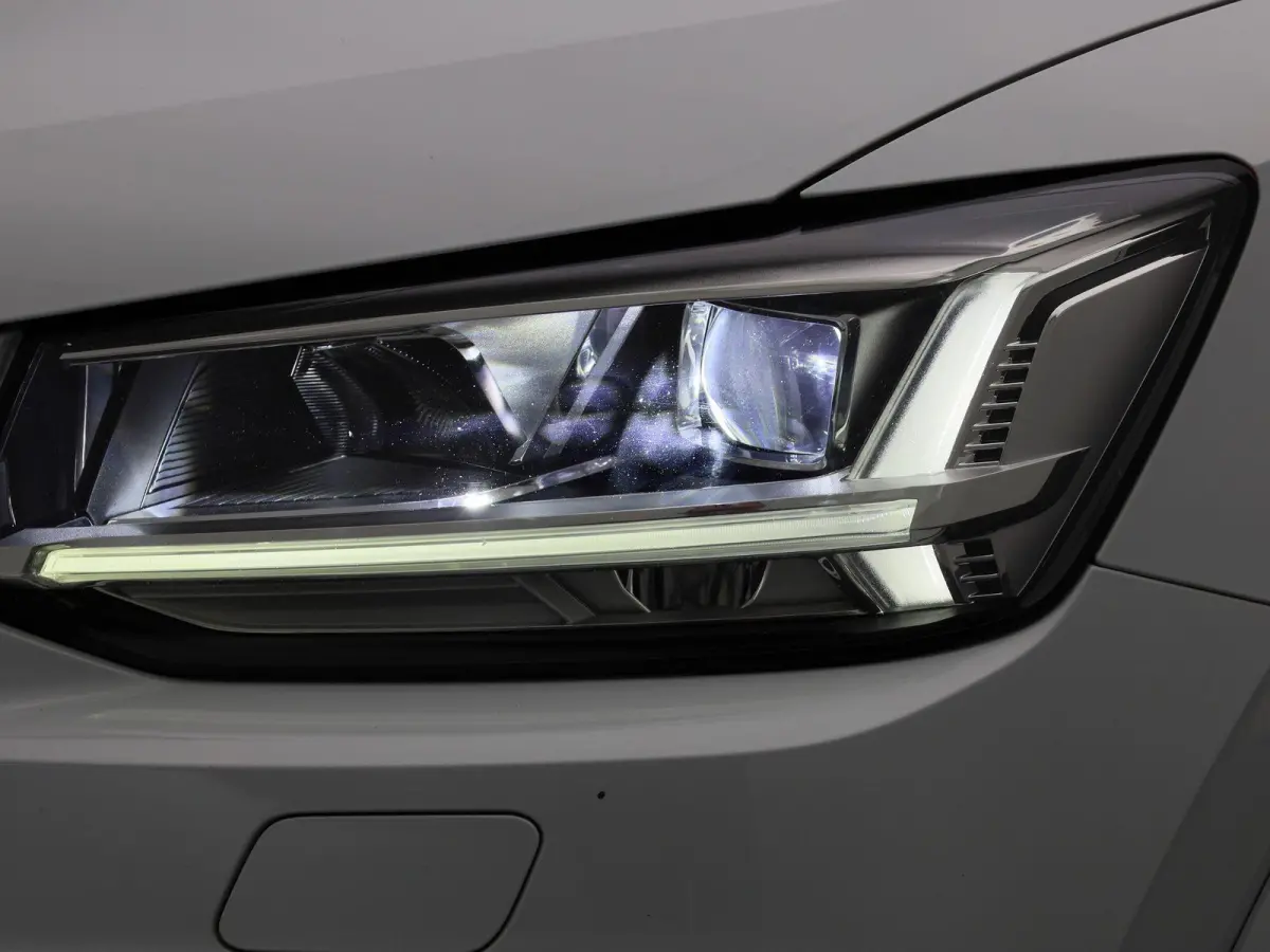 30 TFSI epic 116 PK | S-line | Navigatie | Cruise Control | Trekhaak | Parkeersensoren | Climate Control | Lichtmetalen velgen |