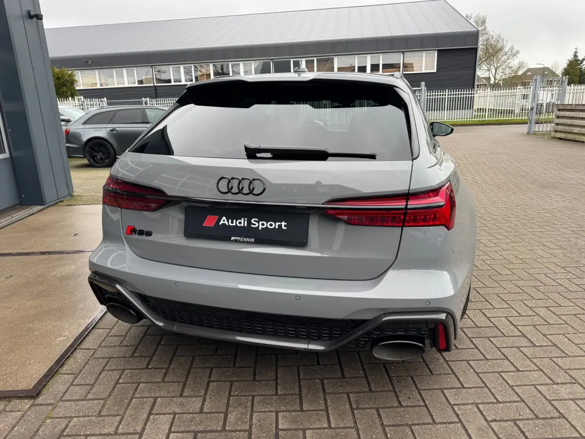 4.0 TFSI quattro Dynamic Plus / Pano / Night Vision / B&O 3D / Softclose / Keramisch / Carbon Pakket / Alcantara .