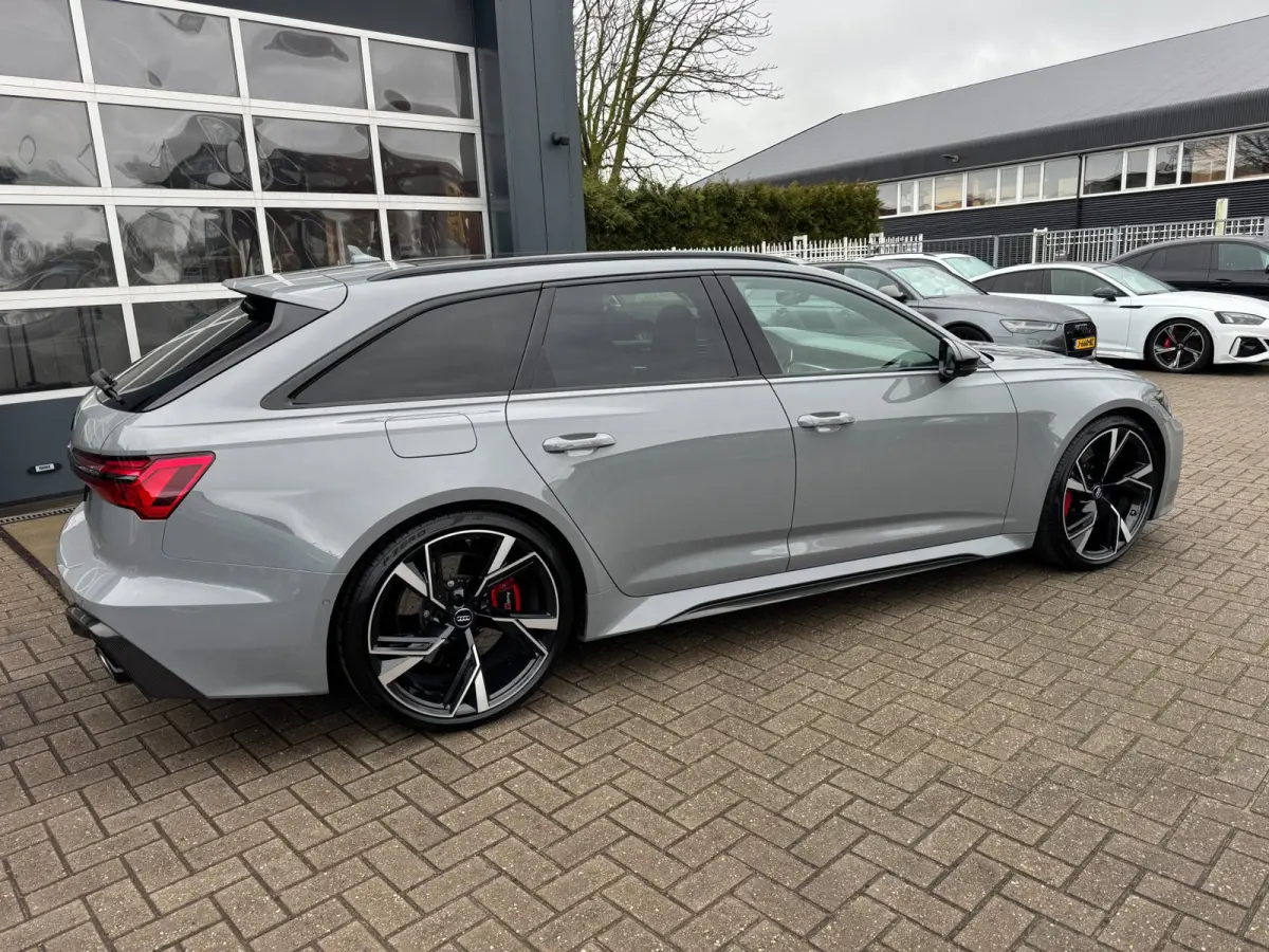 4.0 TFSI quattro Dynamic Plus / Pano / Night Vision / B&O 3D / Softclose / Keramisch / Carbon Pakket / Alcantara .