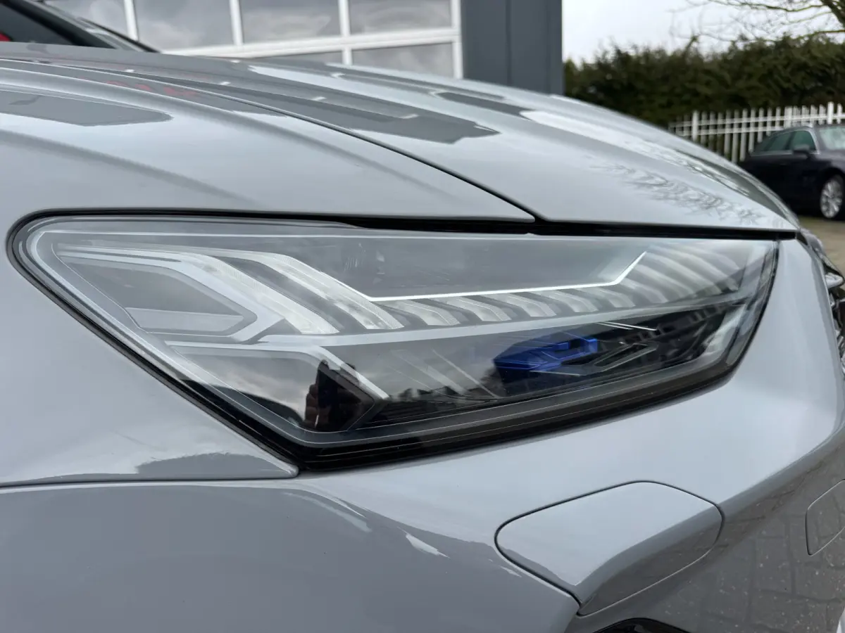4.0 TFSI quattro Dynamic Plus / Pano / Night Vision / B&O 3D / Softclose / Keramisch / Carbon Pakket / Alcantara .