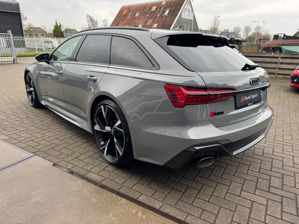 4.0 TFSI quattro Dynamic Plus / Pano / Night Vision / B&O 3D / Softclose / Keramisch / Carbon Pakket / Alcantara .