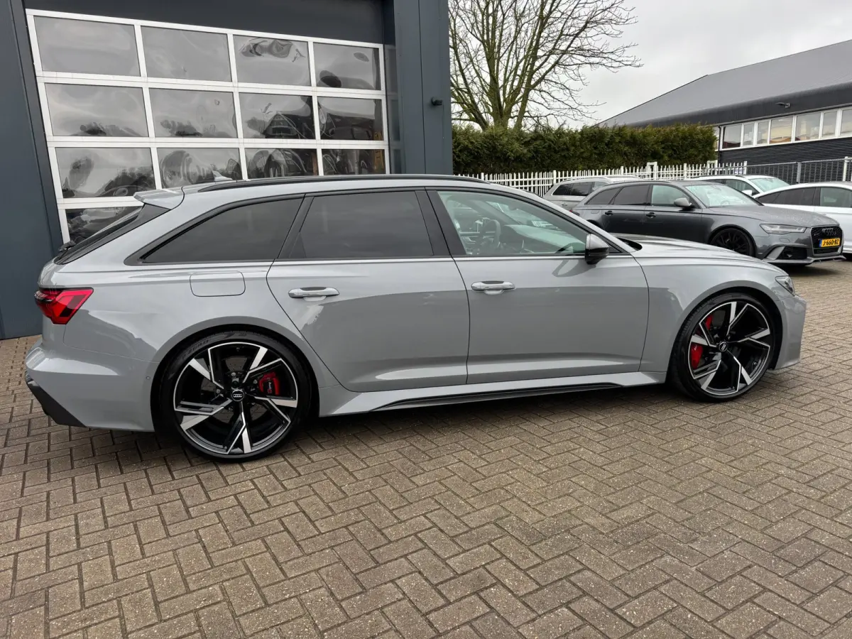 4.0 TFSI quattro Dynamic Plus / Pano / Night Vision / B&O 3D / Softclose / Keramisch / Carbon Pakket / Alcantara .