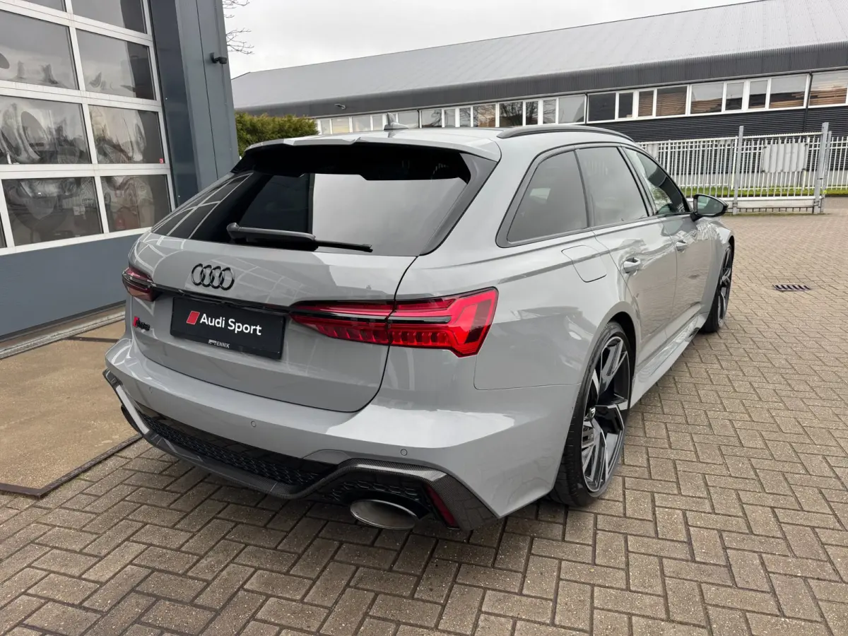 4.0 TFSI quattro Dynamic Plus / Pano / Night Vision / B&O 3D / Softclose / Keramisch / Carbon Pakket / Alcantara .