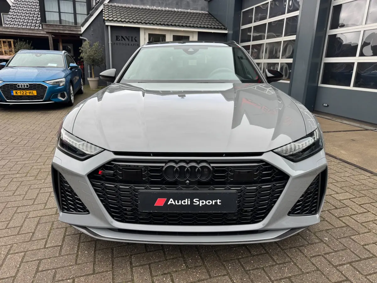 4.0 TFSI quattro Dynamic Plus / Pano / Night Vision / B&O 3D / Softclose / Keramisch / Carbon Pakket / Alcantara .