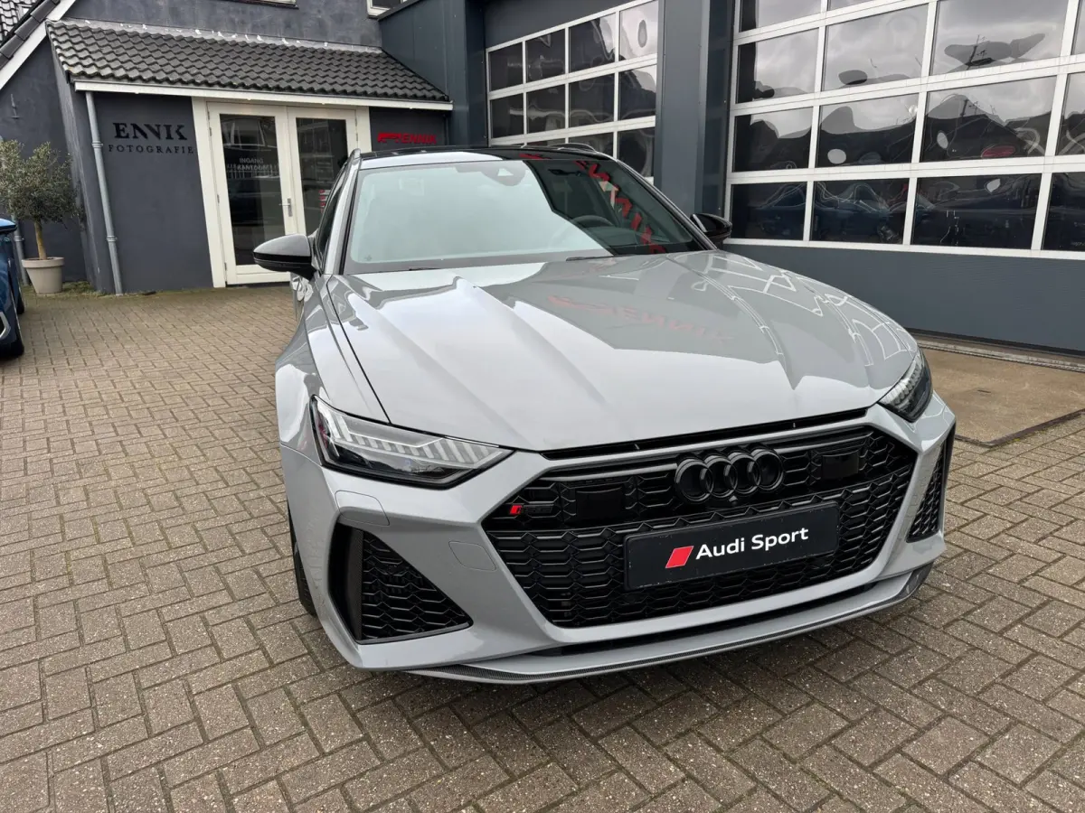 4.0 TFSI quattro Dynamic Plus / Pano / Night Vision / B&O 3D / Softclose / Keramisch / Carbon Pakket / Alcantara .