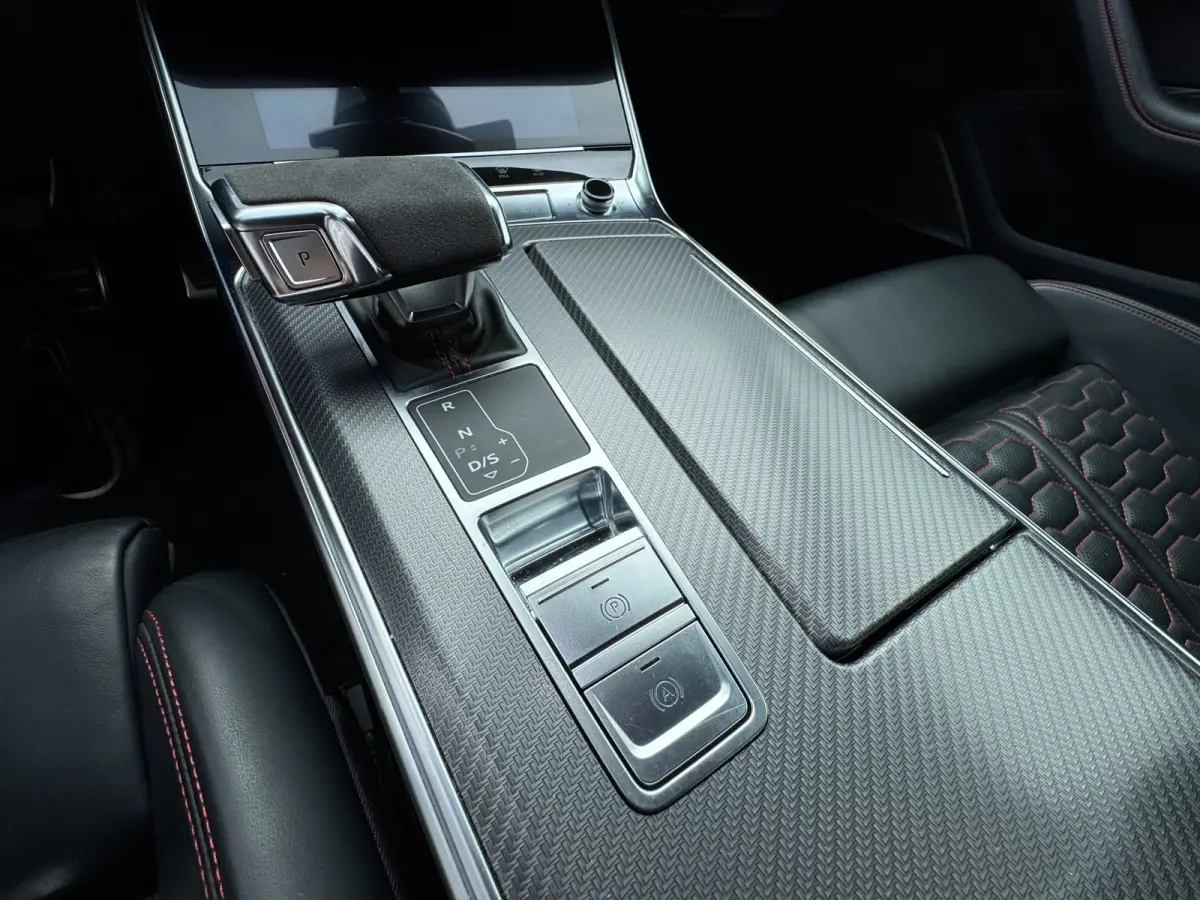 4.0 TFSI quattro Dynamic Plus / Pano / Night Vision / B&O 3D / Softclose / Keramisch / Carbon Pakket / Alcantara .