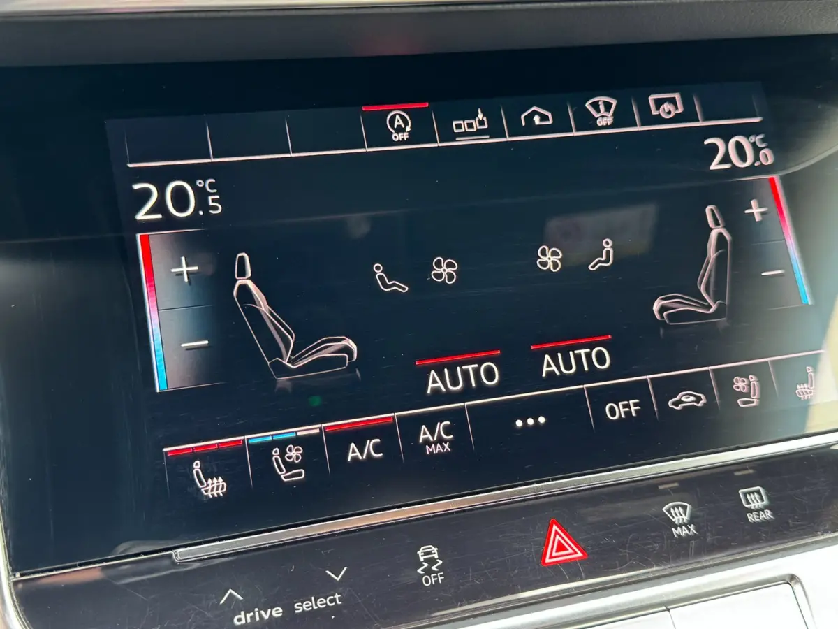 4.0 TFSI quattro Dynamic Plus / Pano / Night Vision / B&O 3D / Softclose / Keramisch / Carbon Pakket / Alcantara .